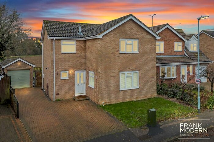 4 Bedroom Detached House For Sale In Elizabethan Way, Brampton, PE28