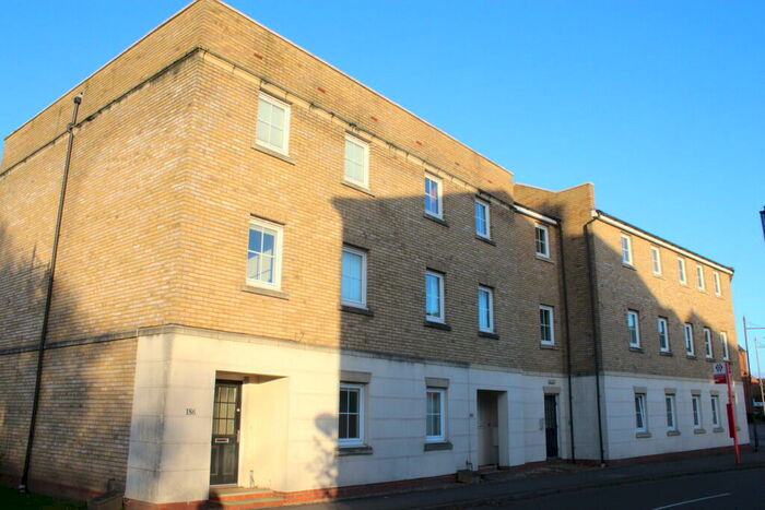 2 Bedroom Apartment To Rent In Dickens Heath Road, B90