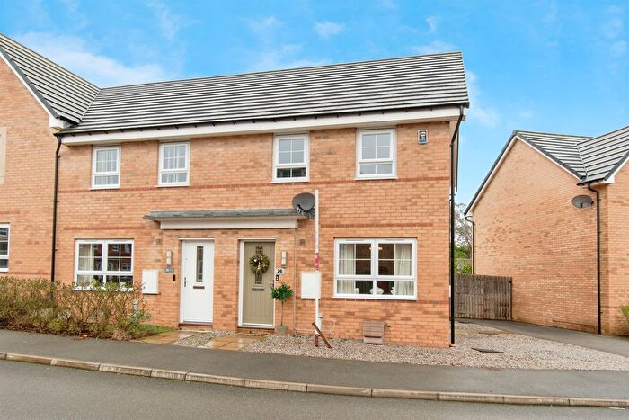 3 Bedroom End Terrace House For Sale In Dymoke Road, Methley, Leeds, LS26