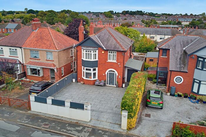 3 Bedroom Detached House For Sale In Kingsley Road, Harrogate, HG1