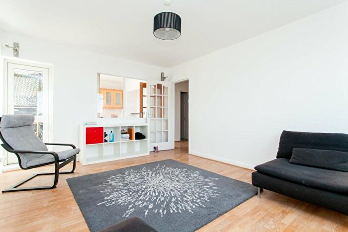 3 Bedroom Flat To Rent In Michael Cliffe House, Skinner Street, Angel, EC1R