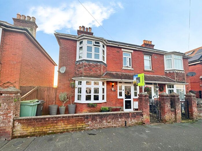 3 Bedroom Semi Detached House For Sale In Connaught Road, East Cowes, Isle Of Wight, PO32