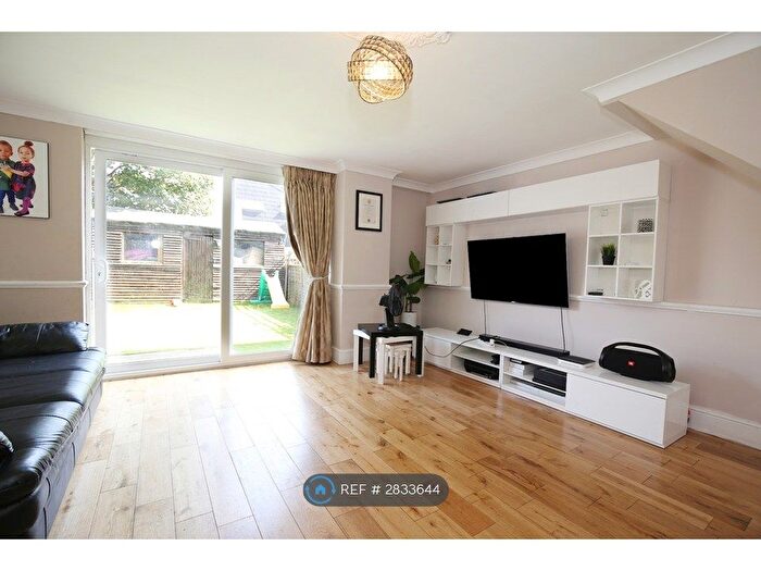 4 Bedroom Terraced House To Rent In Turnpike Close, London, SE8