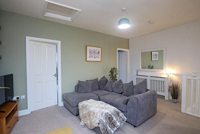 2 Bedroom Maisonette To Rent In Chipstead Valley Road, Coulsdon, CR5