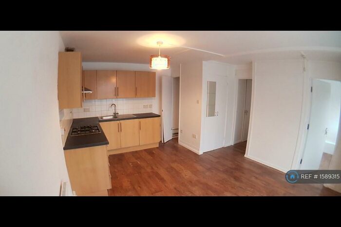 2 Bedroom Flat To Rent In College Close, London, E9