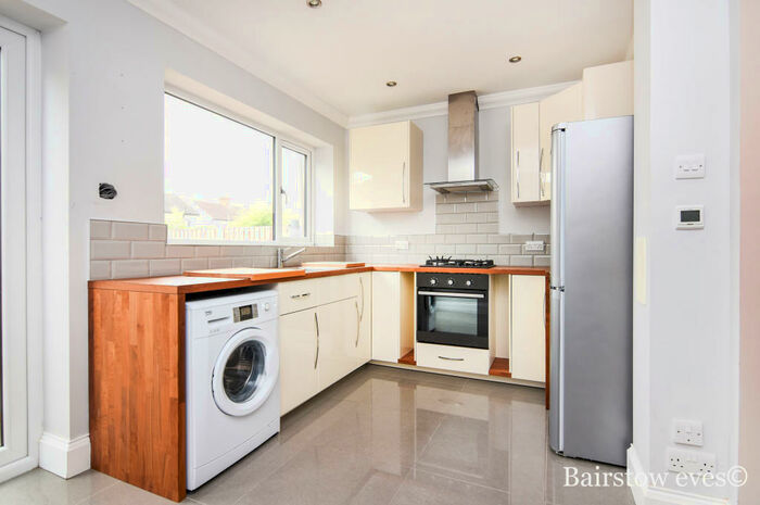 3 Bedroom House To Rent In Ashwood Avenue, Rainham, RM13