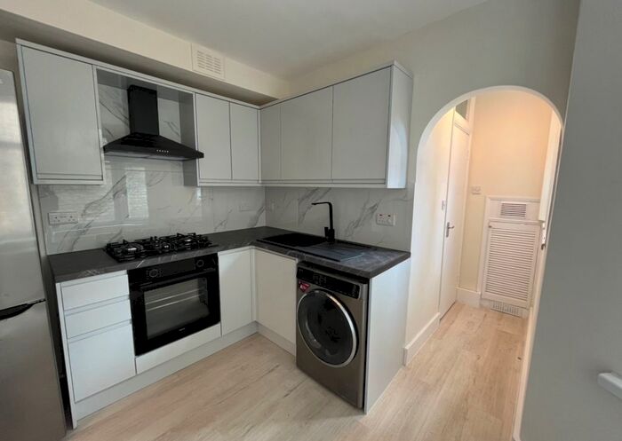 1 Bedroom Flat To Rent In Oakleigh Road North, London, N20