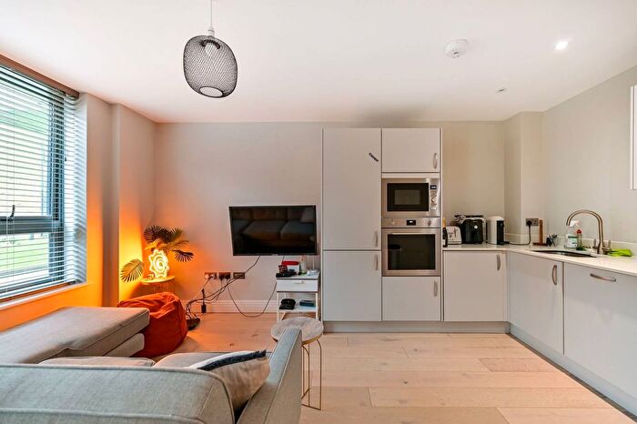 1 Bedroom Studio For Sale In Antoinette Close, Kingston, Kingston Upon Thames, KT1