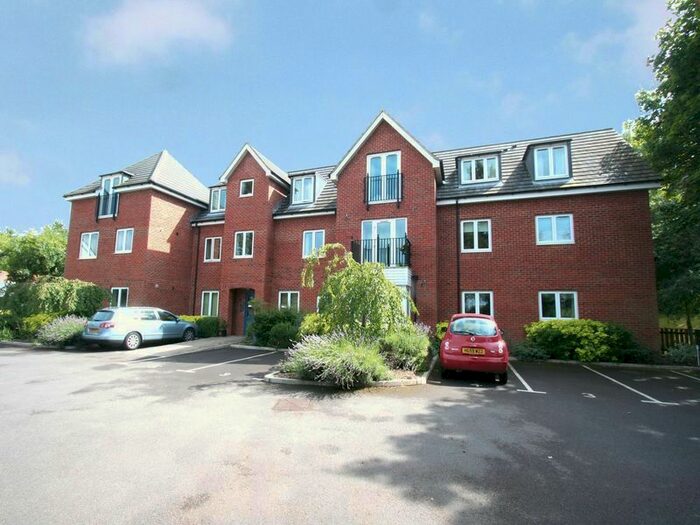 2 Bedroom Flat To Rent In Botley Road, Swanwick, Southampton, SO31