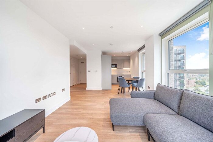 2 Bedroom Flat To Rent In Henley Cross, London, SE3