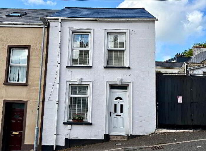 3 Bedroom Semi-Detached House For Sale In Clifton Street, Derry, BT47