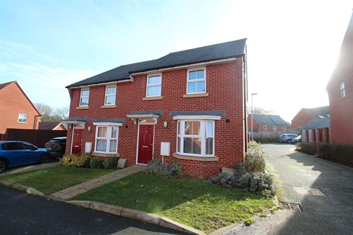 3 Bedroom Semi-Detached House To Rent In Camberwell Place, Hemel Hempstead, HP2