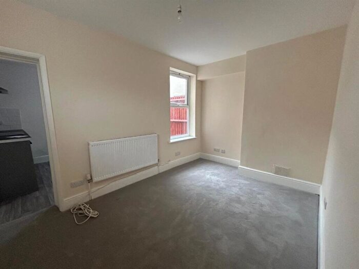 1 Bedroom Flat To Rent In St. Peter Street, Rochester, ME1