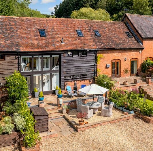 3 Bedroom Barn Conversion For Sale In The Halesend, Halesend Grittles End, Storridge Malvern Worcestershire, WR13