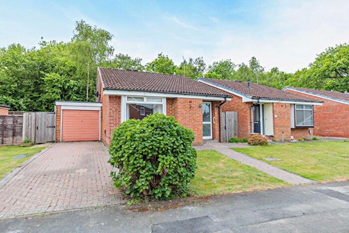 2 Bedroom Detached House For Sale In Cranfield Court, Woking, GU21