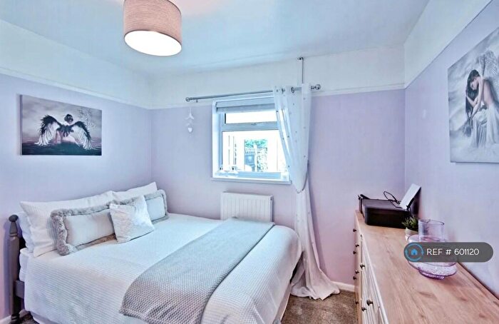 2 Bedroom Bungalow To Rent In Bergholt Road, Colchester, CO4