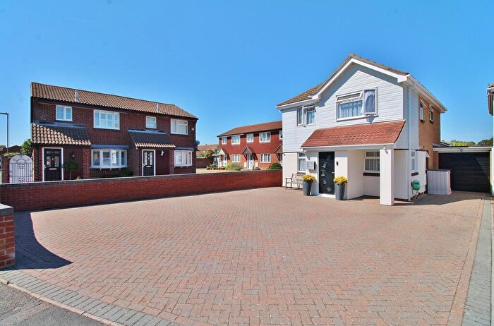 4 Bedroom Detached House For Sale In East House Avenue, Stubbington, Fareham, PO14