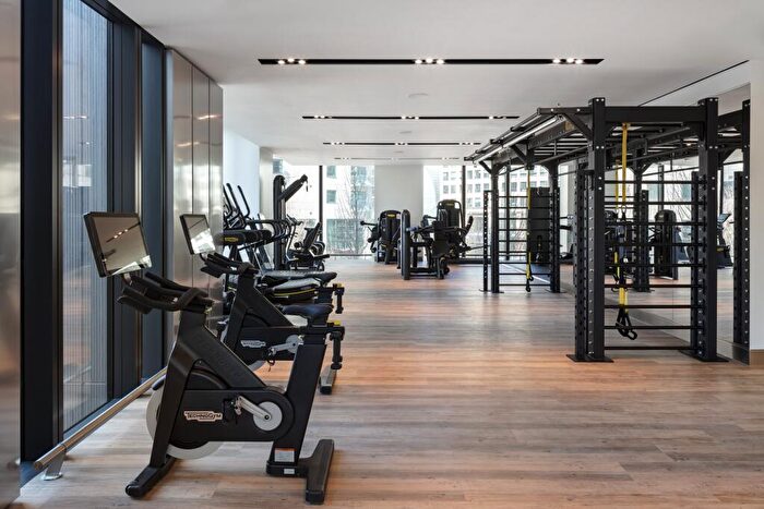 1 Bedroom Apartment For Sale In South Quay Plaza, Canary Wharf, London, E14