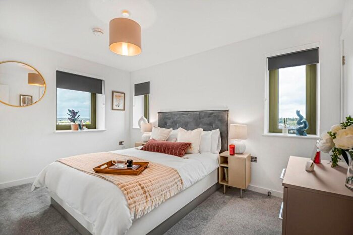 2 Bedroom Apartment To Rent In Emporium House West, Weldale Street, Reading, Berkshire, RG1