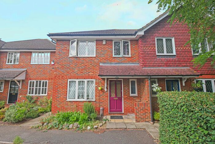 3 Bedroom Semi-Detached House To Rent In Silver Way, Hillingdon, Uxbridge, UB10