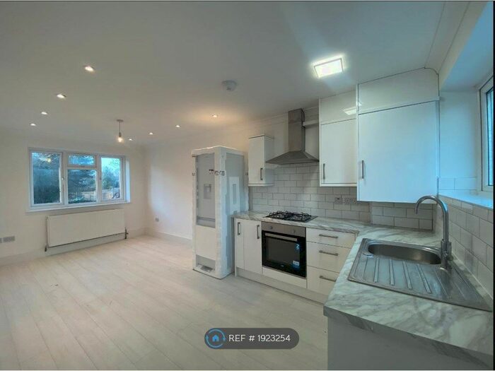 2 Bedroom Flat To Rent In Farm Avenue, Wembley, HA0