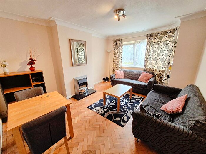 2 Bedroom Maisonette To Rent In Redesdale Gardens, Isleworth, TW7
