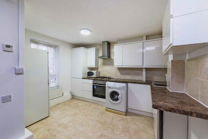 1 Bedroom Flat To Rent In Flanders Crescent, London, SW17