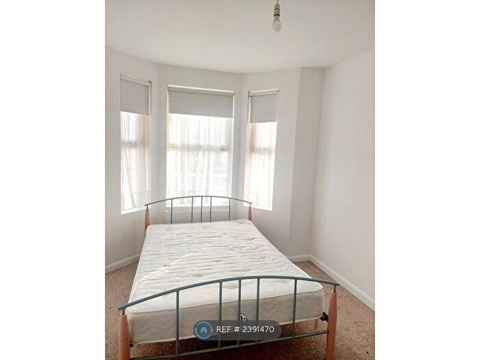 Studio To Rent In Dallow Road, Luton, LU1