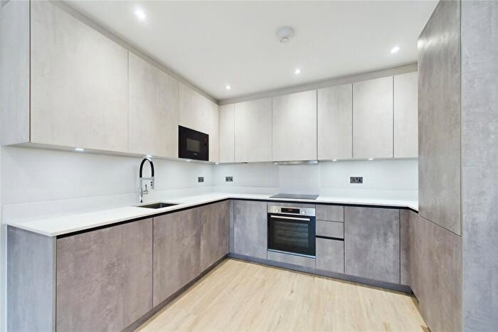 2 Bedroom Apartment To Rent In Shoppenhangers Road, Maidenhead, Berkshire, SL6