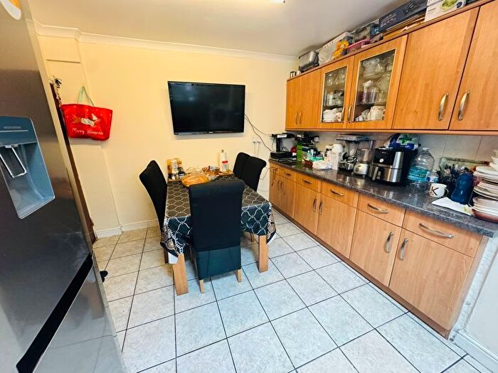 3 Bedroom End Of Terrace House For Sale In Florence Road, Southall, UB2