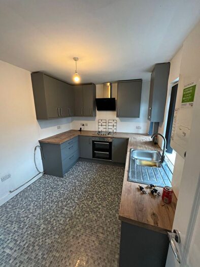 3 Bedroom Semi-Detached House To Rent In Easterly Road, Leeds, LS8