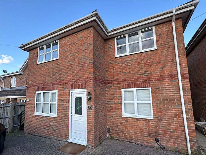 2 Bedroom Flat To Rent In Salisbury Gardens, Basingstoke, Hampshire, RG22