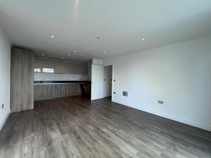 2 Bedroom Flat To Rent In Chiswick High Road, London, W4