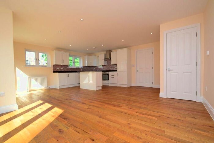 3 Bedroom Property To Rent In Ealing Road, Brentford, TW8