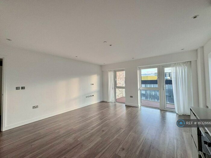 2 Bedroom Flat To Rent In Celeste House, London, NW9