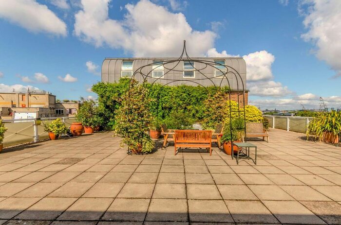 1 Bedroom Flat To Rent In Aldersgate Street, Clerkenwell, London, EC1A