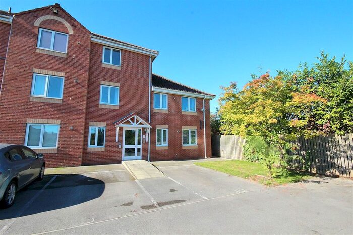 2 Bedroom Flat To Rent In Long Trods, Harlequibn Heights, Selby, YO8