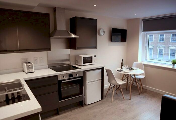 2 Bedroom Apartment To Rent In High Street, Southampton, SO14