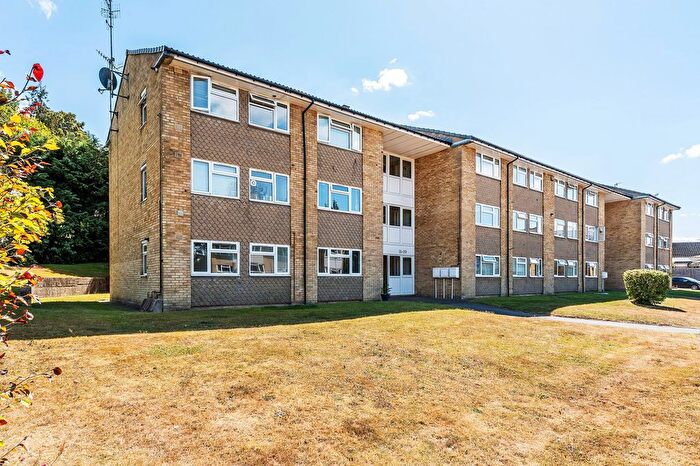 2 Bedroom Flat For Sale In Chenies Close, Tunbridge Wells, TN2