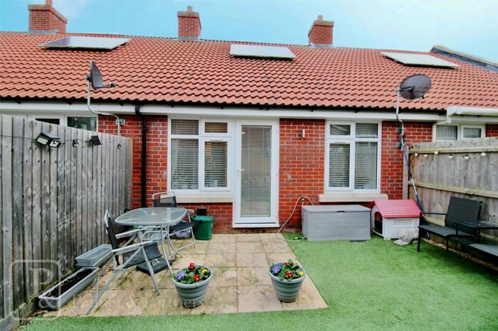 1 Bedroom Bungalow For Sale In Luff Way, Walton On The Naze, Essex, CO14