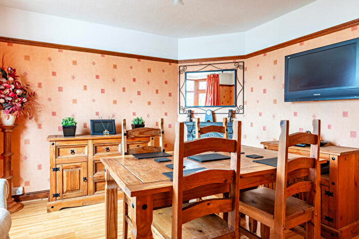 3 Bedroom Semi-Detached House For Sale In Portway, Sea Mills, Bristol, BS9 - Photo 6