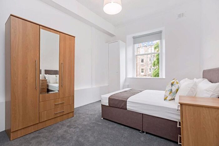 3 Bedroom Flat To Rent In West Savile Terrace, Edinburgh, EH9