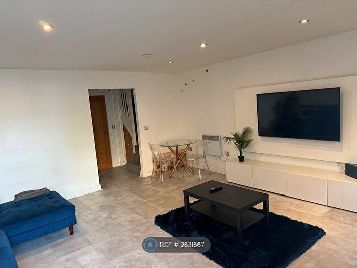 2 Bedroom Maisonette To Rent In Onyx Mews, Stratford, E15