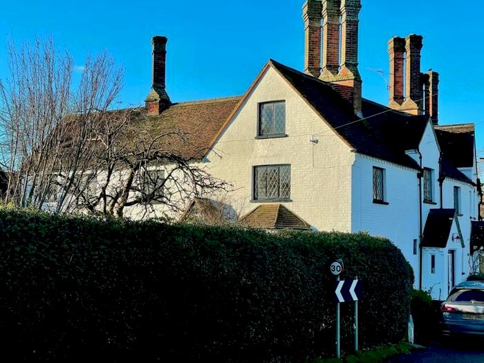 3 Bedroom Cottage To Rent In Chenies, Rickmansworth, WD3