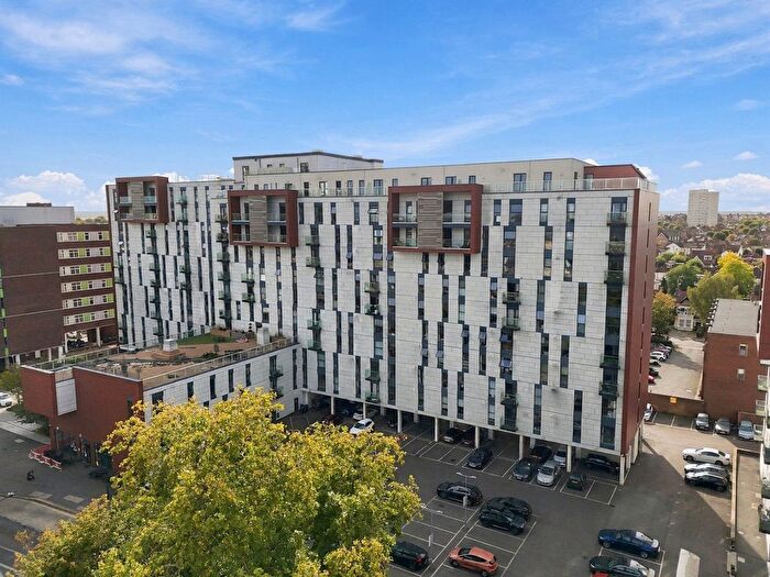 2 Bedroom Flat For Sale In Victoria Avenue, Southend-On-Sea, SS2