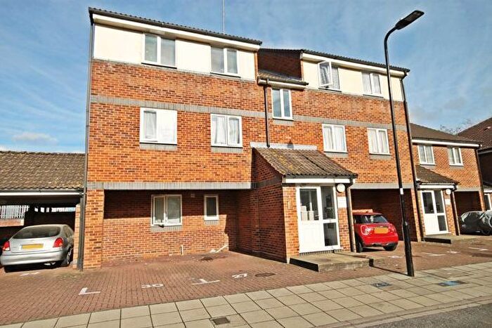 1 Bedroom Flat To Rent In Coraline Close, Southall, UB1