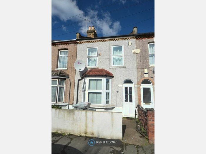 3 Bedroom Terraced House To Rent In Stracey Road, London, E7