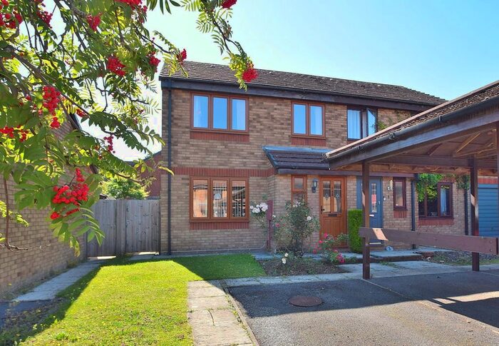 3 Bedroom Semi-Detached House To Rent In Kaplan Close, Shenley Lodge, MK5