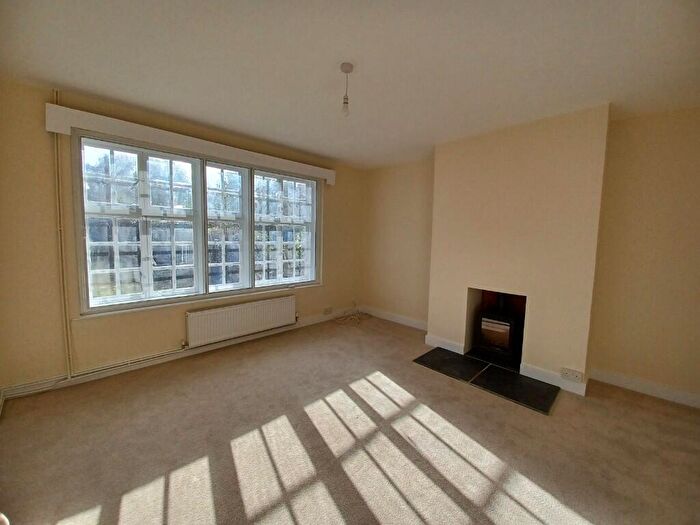 3 Bedroom Semi-Detached House To Rent In Cliveden Road, SL6