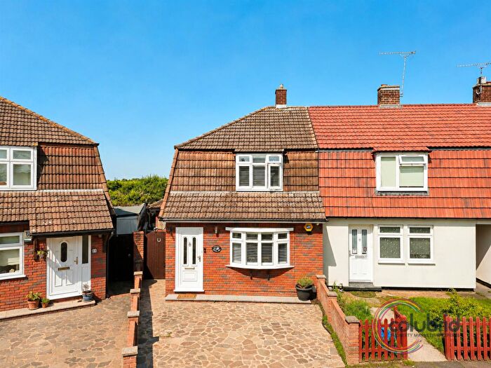 2 Bedroom End Of Terrace House For Sale In Walton Road, Romford, RM5